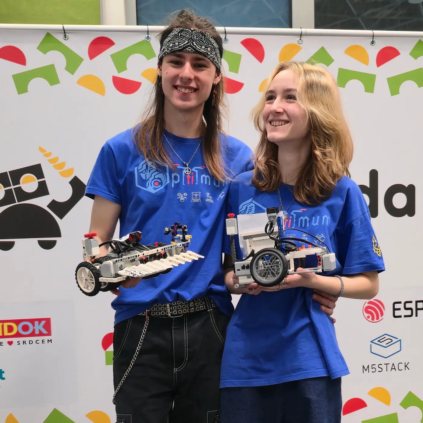 Учасники команди Optimum із роботами на Brno Robotiada