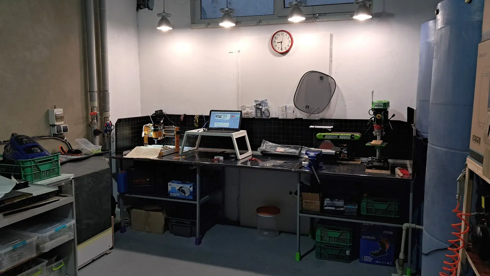 Зона CNC та механічної обробки в майстерні Optimum